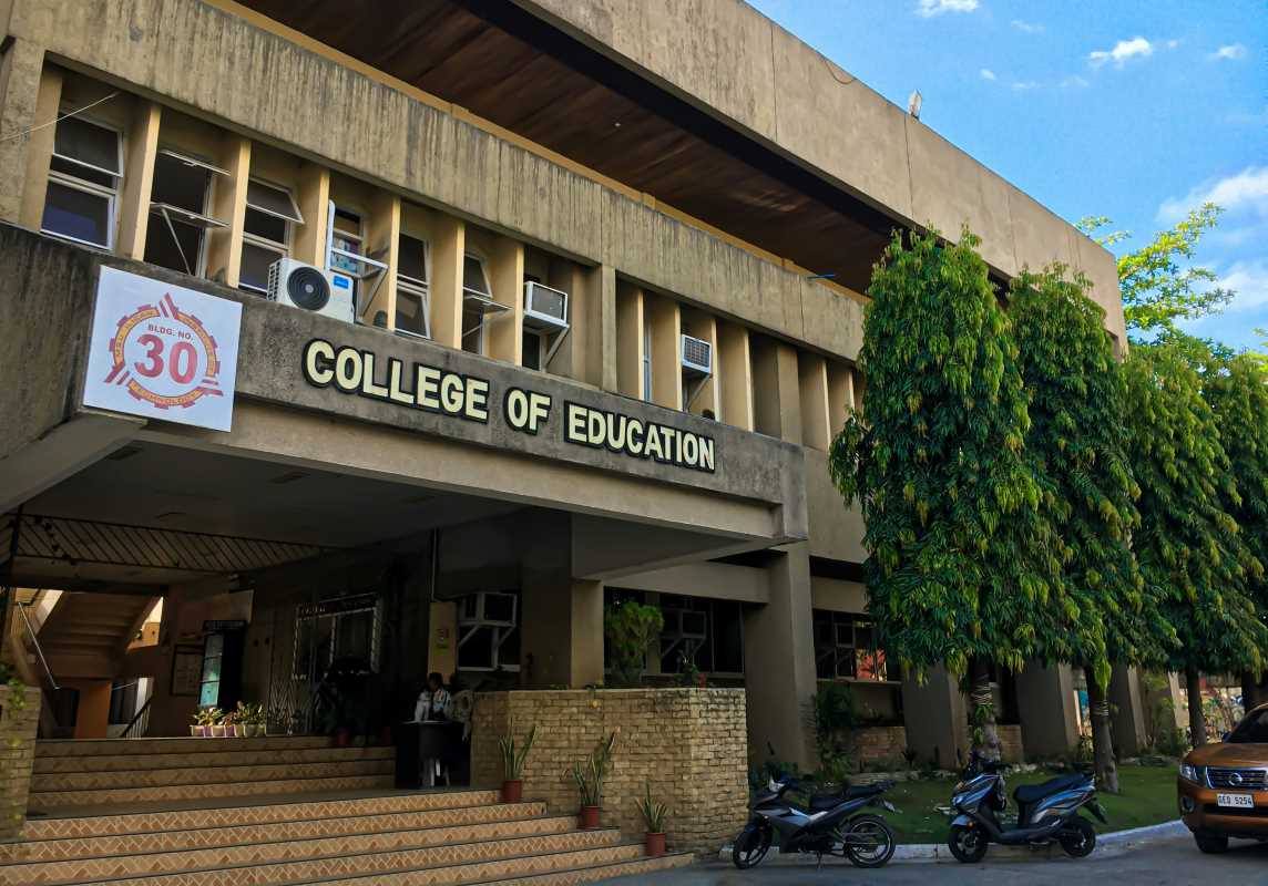 The Future of Micro-Credentials: Are They Replacing Traditional Degrees?